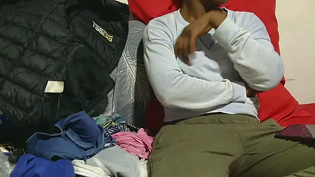 sluttylaura21 online show from November 2025 05:24:01 PM