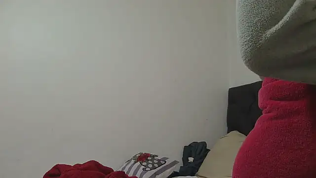 Snapshot of sluttylaura21 chatting on May 2026 06:54:01 AM sluttylaura21 online show from May 2026 06:54:01 AM