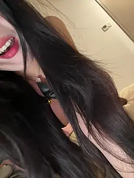 Serena-AU online show from April 2026 03:29:01 PM