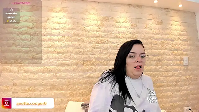 Snapshot of anette_cooper chatting on November 2025 03:40:02 AM anette cooper online show from November 2025 03:40:02 AM