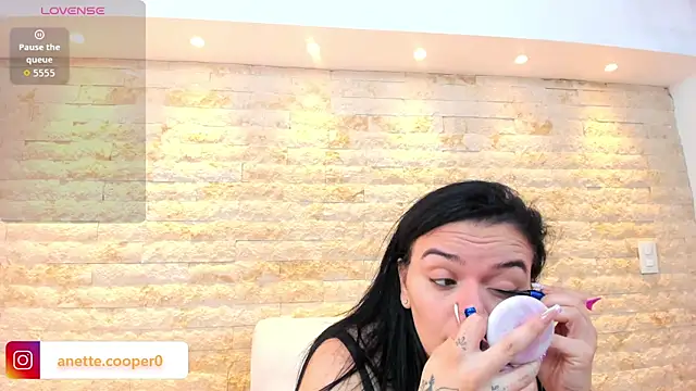 Snapshot of anette_cooper chatting on November 2025 04:00:02 AM anette cooper online show from November 2025 04:00:02 AM