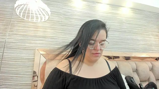 Snapshot of anette_cooper chatting on November 2025 03:21:01 AM anette cooper online show from November 2025 03:21:01 AM