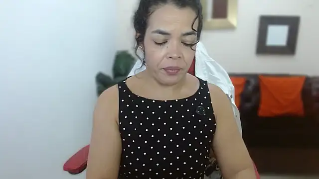 Abril Beltran  online show from September 2025 07:20:02 PM