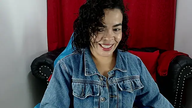 Abril Beltran  online show from November 2025 11:43:02 AM