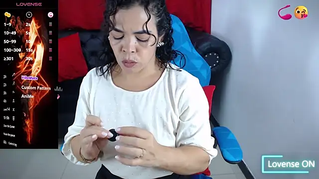 Abril Beltran  online show from September 2025 10:49:01 PM