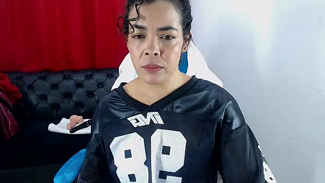 Abril Beltran  online show from October 2025 10:55:02 PM