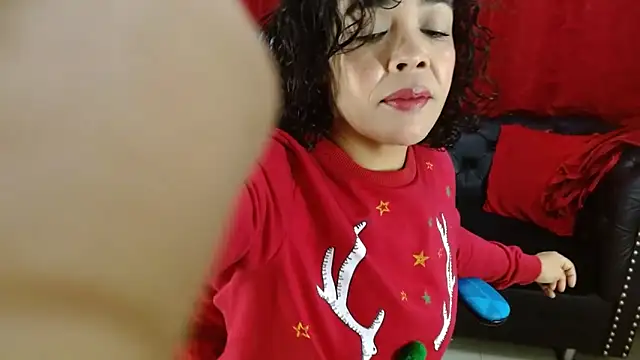 Abril Beltran  online show from December 2025 10:42:01 PM