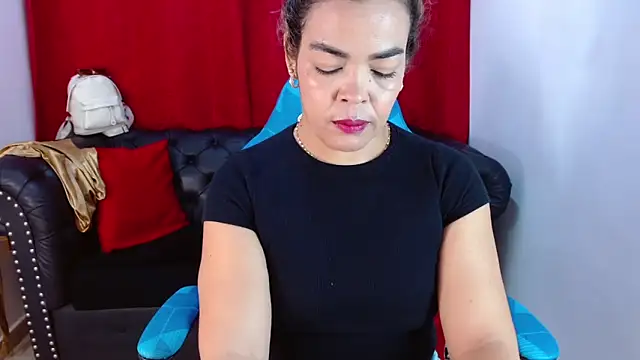Abril Beltran  online show from February 2026 06:07:01 PM