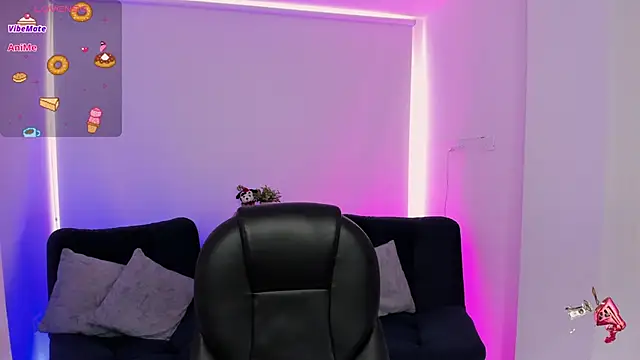 Snapshot of emilly_smith_1 chatting on February 2026 08:31:02 PM emilly smith 1 online show from February 2026 08:31:02 PM