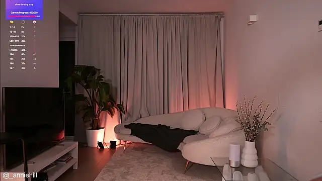 Snapshot of anniehillofficial chatting on January 2025 11:17:02 PM anniehillofficial online show from January 2025 11:17:02 PM