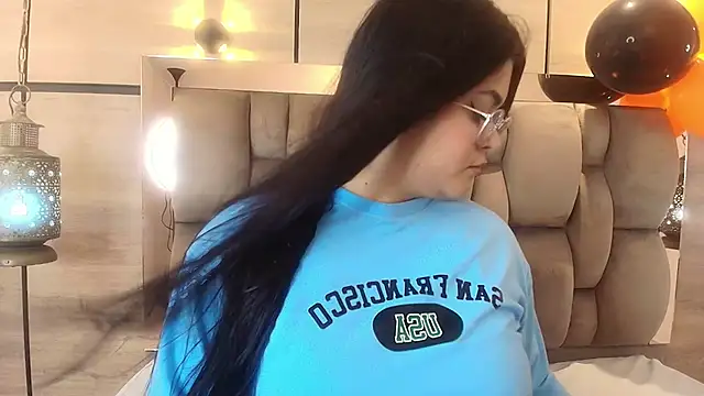 Snapshot of im_mou_ chatting on November 2025 12:20:02 PM im mou online show from November 2025 12:20:02 PM