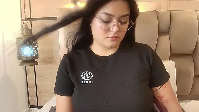 Snapshot of im_mou_ chatting on November 2025 11:47:02 AM im mou online show from November 2025 11:47:02 AM