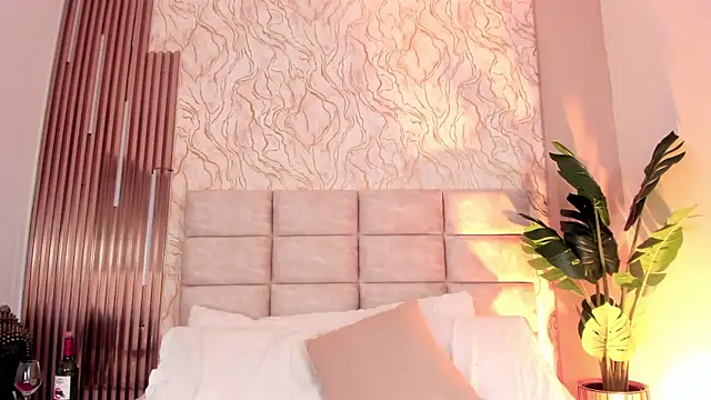 Gaia Stone online show from February 2026 12:05:01 PM