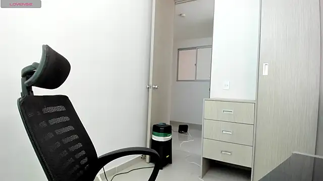tracycum online show from May 2026 03:44:02 PM