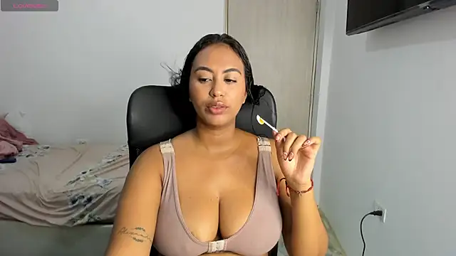 Snapshot of tracycum chatting on October 2025 08:35:01 PM tracycum online show from October 2025 08:35:01 PM