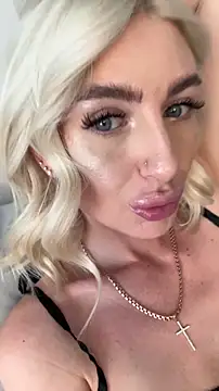 Mia Roxie online show from June 2026 03:11:01 AM