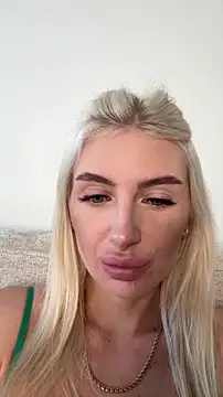 Mia Roxie online show from November 2025 03:32:02 AM