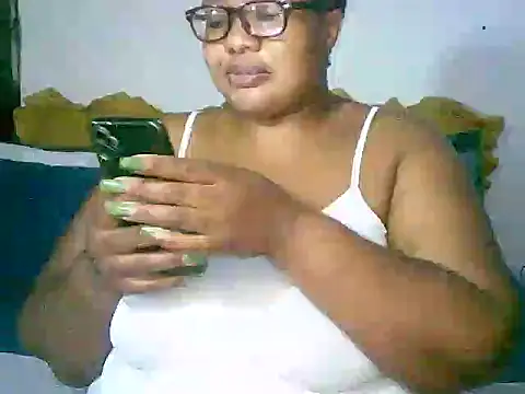 Snapshot of YELLOW_BONE chatting on May 2026 06:54:01 AM YELLOW BONE online show from May 2026 06:54:01 AM