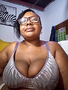 Snapshot of YELLOW_BONE chatting on February 2026 08:53:02 PM YELLOW BONE online show from February 2026 08:53:02 PM