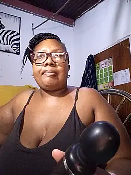 Snapshot of YELLOW_BONE chatting on February 2026 08:29:02 PM YELLOW BONE online show from February 2026 08:29:02 PM