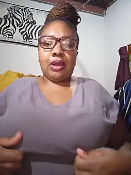 Snapshot of YELLOW_BONE chatting on May 2026 08:51:01 PM YELLOW BONE online show from May 2026 08:51:01 PM