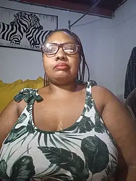 Snapshot of YELLOW_BONE chatting on May 2026 09:05:01 PM YELLOW BONE online show from May 2026 09:05:01 PM