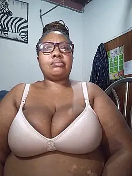 Snapshot of YELLOW_BONE chatting on May 2026 09:36:02 PM YELLOW BONE online show from May 2026 09:36:02 PM