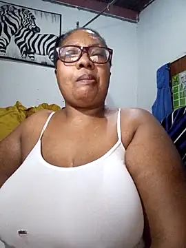Snapshot of YELLOW_BONE chatting on June 2026 09:14:02 PM YELLOW BONE online show from June 2026 09:14:02 PM