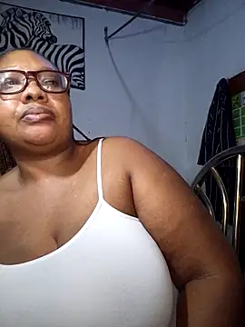 Snapshot of YELLOW_BONE chatting on May 2026 08:25:02 PM YELLOW BONE online show from May 2026 08:25:02 PM