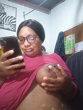 Snapshot of YELLOW_BONE chatting on July 2026 08:33:02 PM YELLOW BONE online show from July 2026 08:33:02 PM