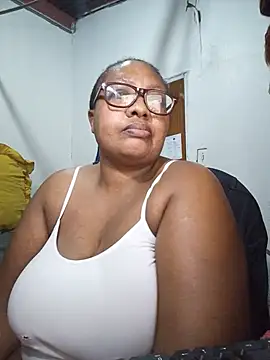 Snapshot of YELLOW_BONE chatting on July 2026 09:18:01 PM YELLOW BONE online show from July 2026 09:18:01 PM