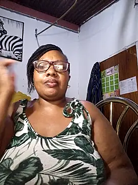 Snapshot of YELLOW_BONE chatting on February 2026 10:29:01 PM YELLOW BONE online show from February 2026 10:29:01 PM