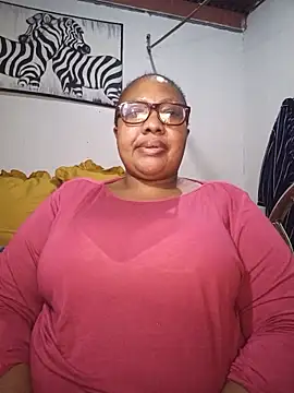 Snapshot of YELLOW_BONE chatting on June 2026 08:03:01 PM YELLOW BONE online show from June 2026 08:03:01 PM