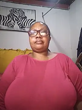 Snapshot of YELLOW_BONE chatting on June 2026 08:25:02 PM YELLOW BONE online show from June 2026 08:25:02 PM