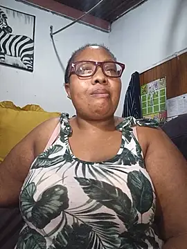 Snapshot of YELLOW_BONE chatting on July 2026 08:44:02 PM YELLOW BONE online show from July 2026 08:44:02 PM