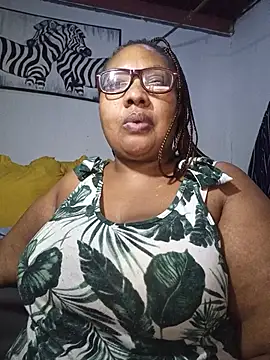 Snapshot of YELLOW_BONE chatting on May 2026 09:18:02 PM YELLOW BONE online show from May 2026 09:18:02 PM