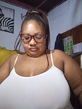 Snapshot of YELLOW_BONE chatting on May 2026 11:13:01 PM YELLOW BONE online show from May 2026 11:13:01 PM