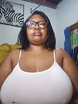 Snapshot of YELLOW_BONE chatting on June 2026 07:48:01 PM YELLOW BONE online show from June 2026 07:48:01 PM