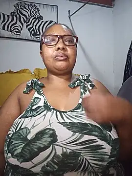 Snapshot of YELLOW_BONE chatting on June 2026 08:59:02 PM YELLOW BONE online show from June 2026 08:59:02 PM