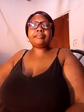 Snapshot of YELLOW_BONE chatting on December 2025 08:32:02 PM YELLOW BONE online show from December 2025 08:32:02 PM