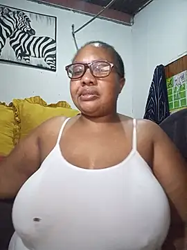 Snapshot of YELLOW_BONE chatting on July 2026 09:14:02 PM YELLOW BONE online show from July 2026 09:14:02 PM