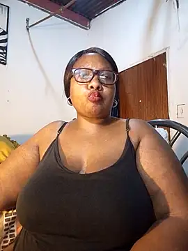 Snapshot of YELLOW_BONE chatting on November 2025 08:53:02 PM YELLOW BONE online show from November 2025 08:53:02 PM