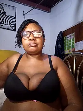 Snapshot of YELLOW_BONE chatting on February 2026 08:21:02 PM YELLOW BONE online show from February 2026 08:21:02 PM