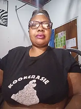 Snapshot of YELLOW_BONE chatting on June 2026 09:08:01 PM YELLOW BONE online show from June 2026 09:08:01 PM