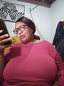 Snapshot of YELLOW_BONE chatting on July 2026 07:43:01 PM YELLOW BONE online show from July 2026 07:43:01 PM