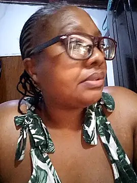 Snapshot of YELLOW_BONE chatting on November 2025 07:51:02 PM YELLOW BONE online show from November 2025 07:51:02 PM