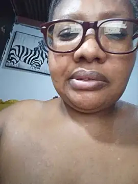 Snapshot of YELLOW_BONE chatting on June 2026 08:32:01 PM YELLOW BONE online show from June 2026 08:32:01 PM
