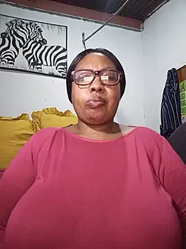 Snapshot of YELLOW_BONE chatting on July 2026 08:31:01 PM YELLOW BONE online show from July 2026 08:31:01 PM