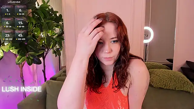 Snapshot of Pretty_Alison chatting on April 2026 01:57:02 PM Pretty Alison online show from April 2026 01:57:02 PM