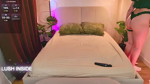 Pretty Alison online show from November 2025 02:17:01 PM